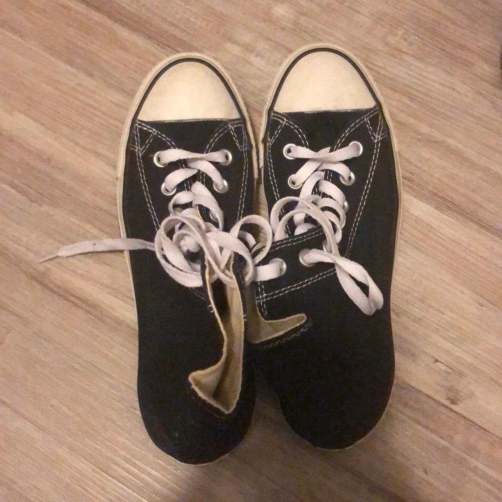 CONVERSE BLACK HIGH TOPS
